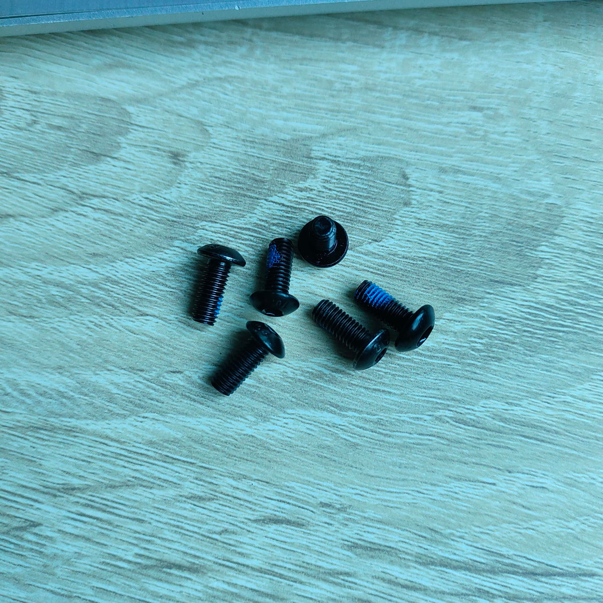 i9 Pole Screws